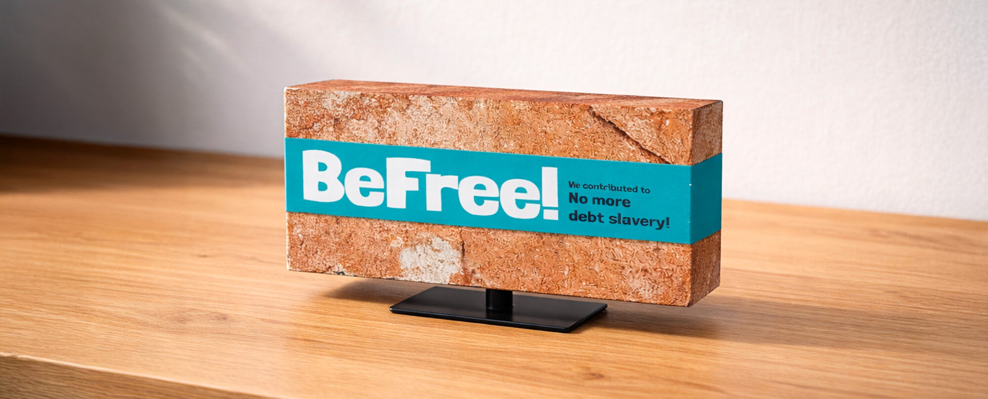 De BeFree vrijheidssteen op metalen voetje